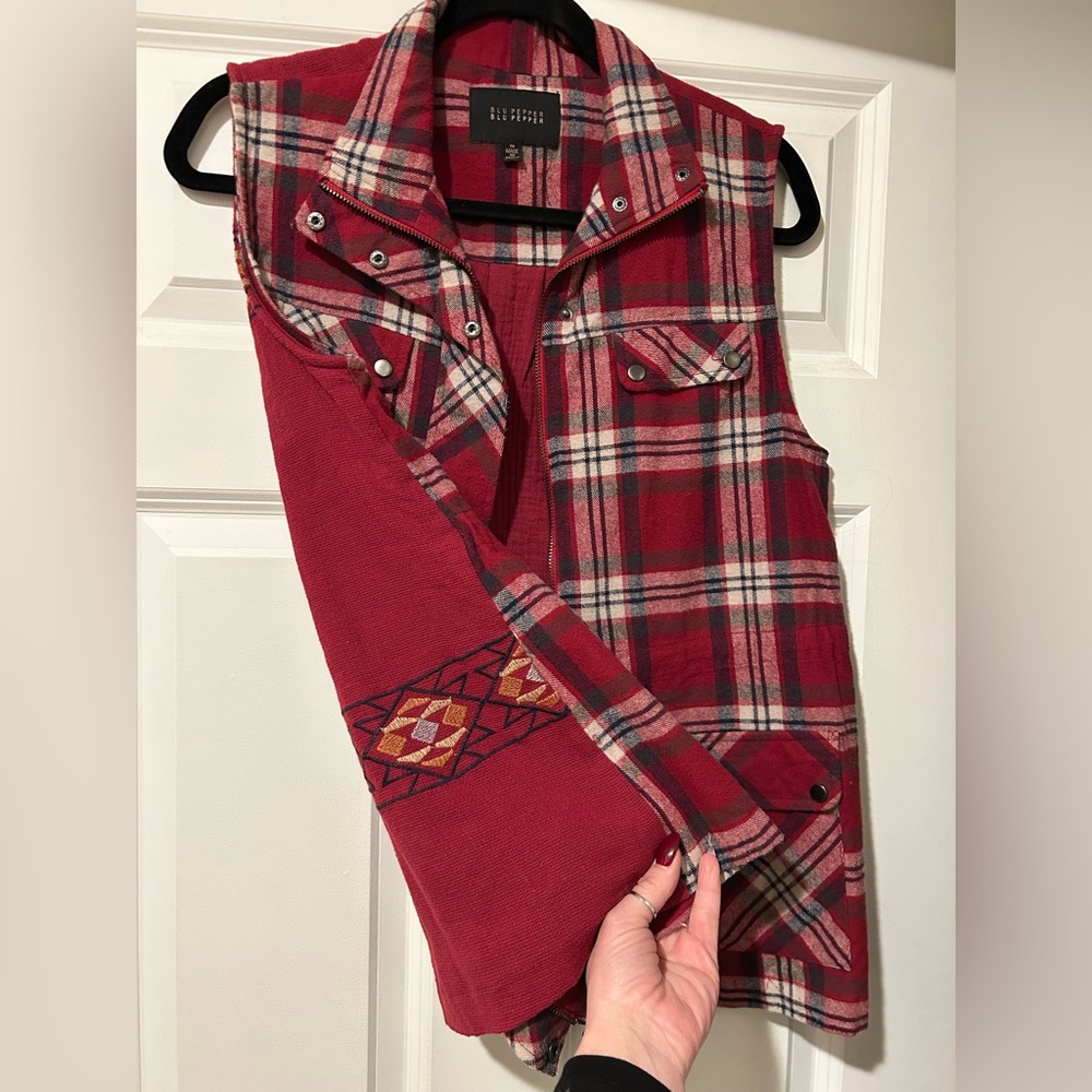 Like New Blu Pepper Aztec Embroidered Plaid Flannel Women’s Vest Size Medium - Picture 2 of 16
